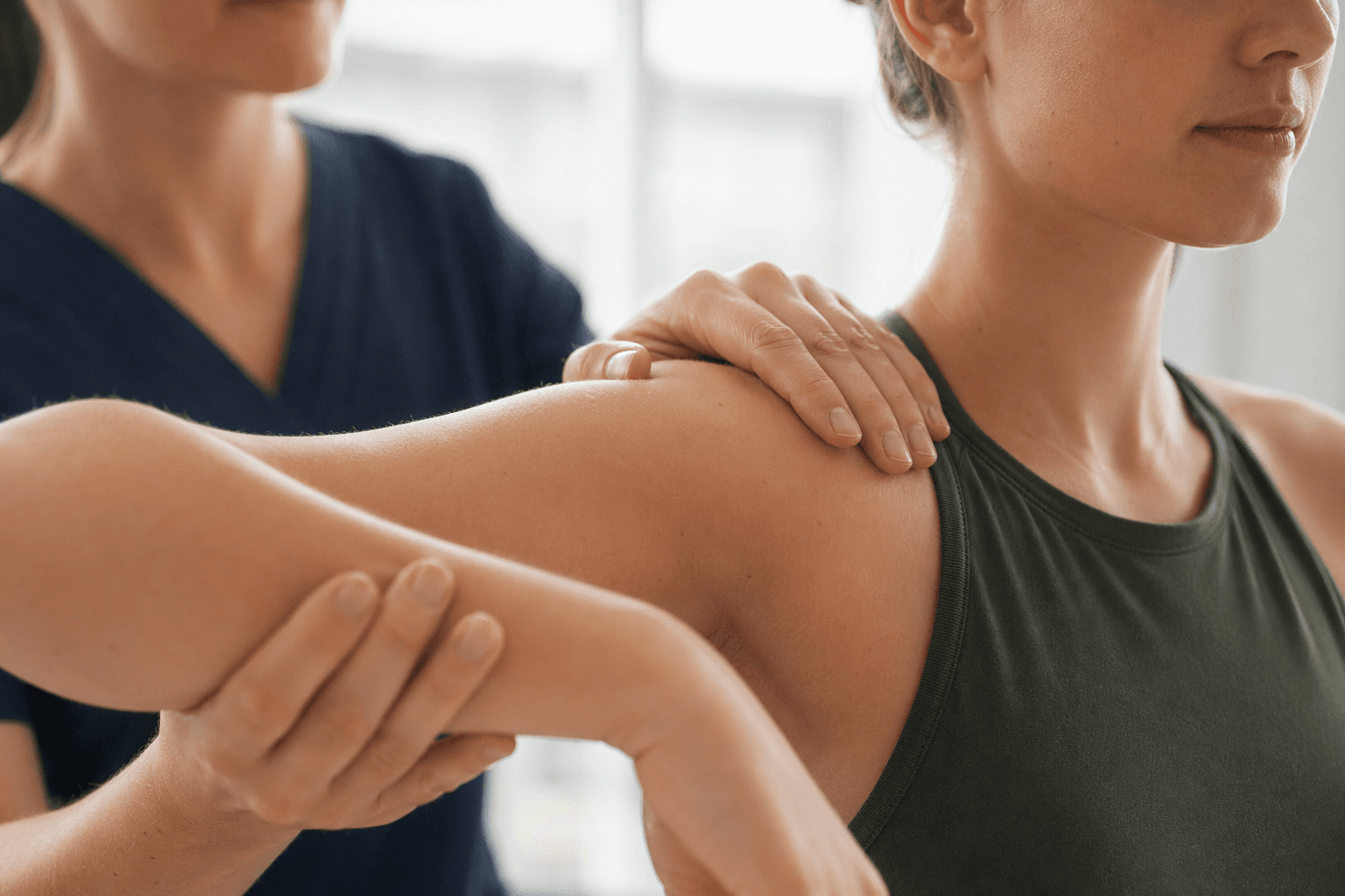 Fisioterapia vs. quiropráctica: cuándo elegir cada una.